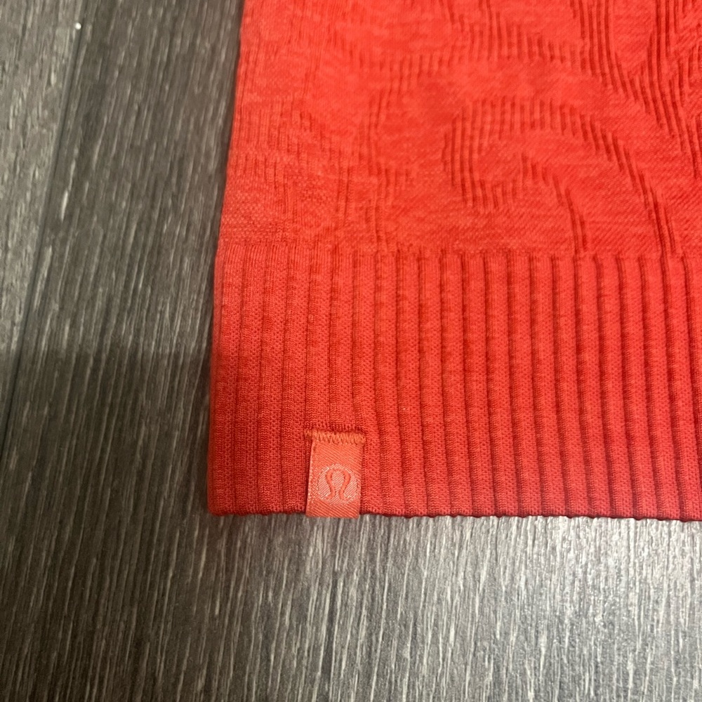 lululemon size 4 long sleeve red floral pattern